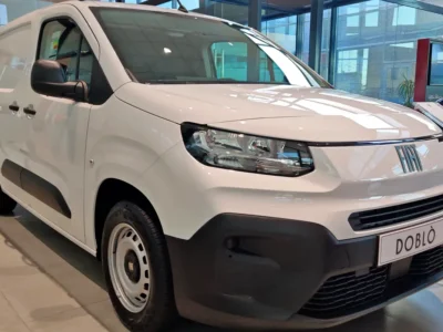 2025 Peugeot Partner Van Short Body 1.5-liter BlueHDi Diesel Engine White Black Van GCC Specs