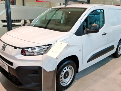2025 Peugeot Partner Van Short Body 1.5-liter BlueHDi Diesel Engine White Black Van GCC Specs