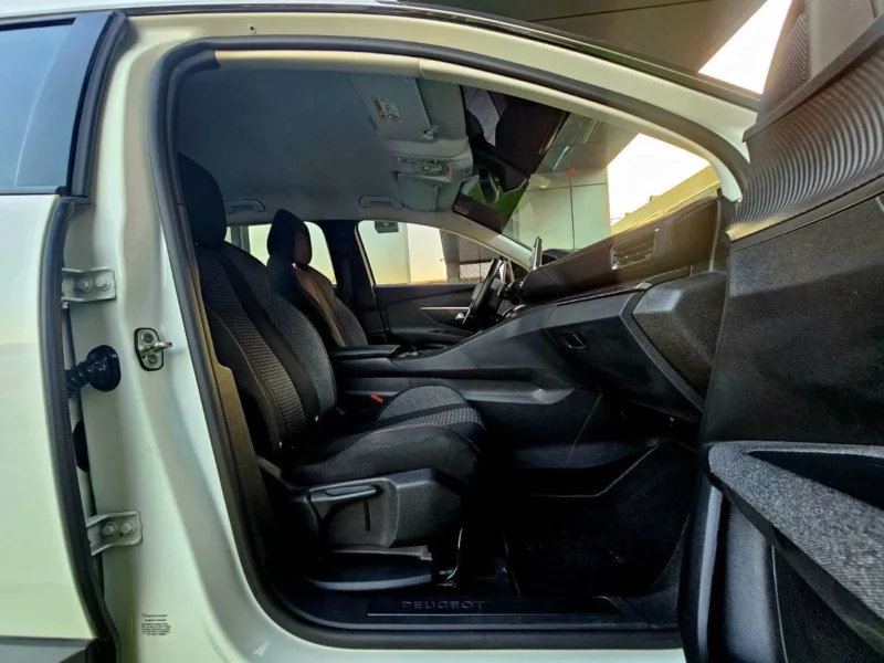 2023 Peugeot 3008 1.6 Litres V4 Petrol Engine White Grey SUV GCC Specs SINGLE OWNER