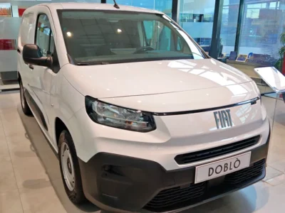 2025 Peugeot Partner Van Short Body 1.5-liter BlueHDi Diesel Engine White Black Van GCC Specs