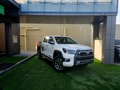 2021 Toyota Hilux 2.7 Liters 4 Cylinder Petrol Engine White Red Pickup Truck GCC Specs