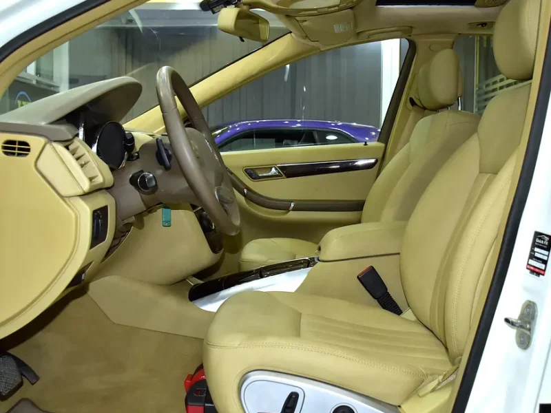 2009 Mercedes-Benz R-Class R 350 4MATIC 3.5-liter V6 Petrol Engine White Beige Wagon GCC