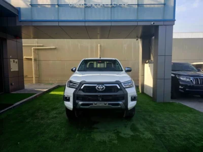 2021 Toyota Hilux 2.7 Liters 4 Cylinder Petrol Engine White Red Pickup Truck GCC Specs