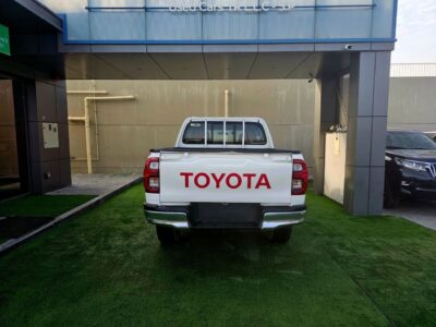 2021 Toyota Hilux 2.7 Liters 4 Cylinder Petrol Engine White Red Pickup Truck GCC Specs