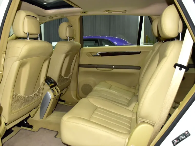 2009 Mercedes-Benz R-Class R 350 4MATIC 3.5-liter V6 Petrol Engine White Beige Wagon GCC