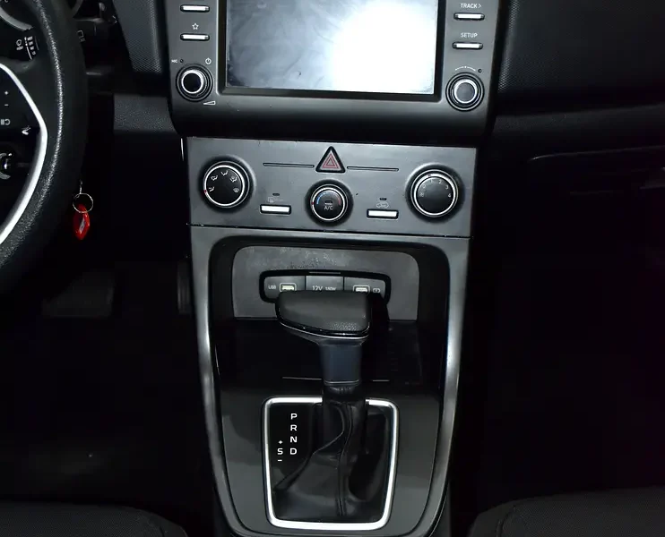 2024 Hyundai Creta Comfort 1.5-litre 4-Cylinder Petrol Engine Grey Black Crossover GCC Specs