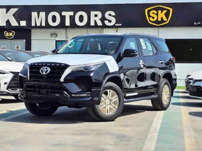 2025 Toyota Fortuner SR5 2.7 Litres PETROL V4 Engine Black Tan SUV GCC Specs