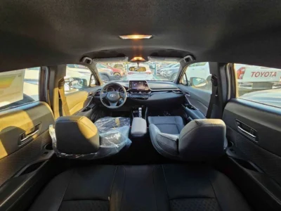 2023 Toyota C-HR LUXURY 1.8 Litres 4 Cylinders HYBRID Engine White Grey SUV GCC Specs