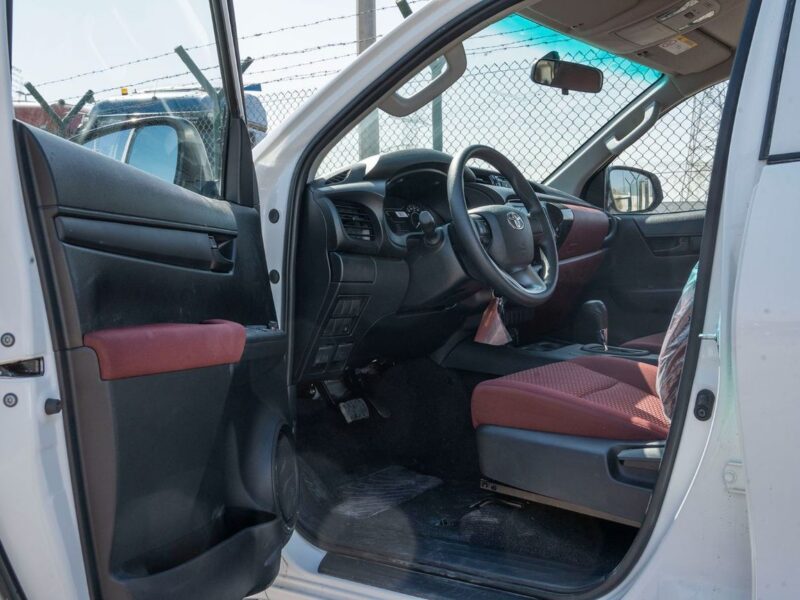 2026 Toyota Hilux DLX 2.4 Litres 4 Cylinders Diesel Engine AT White Red Pickup Truck GCC