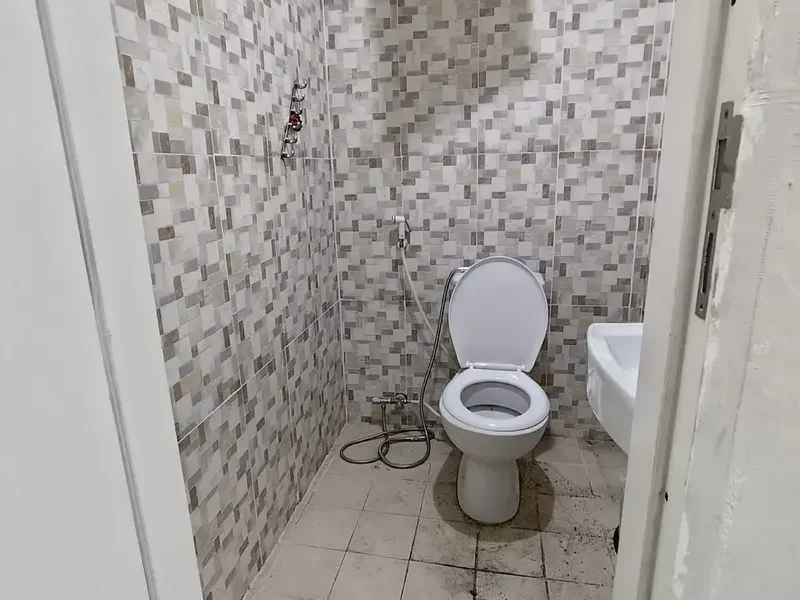 890 SQ FT - BRAND NEW WAREHOUSE Ground Floor Warehouse with Attached Washroom Facility