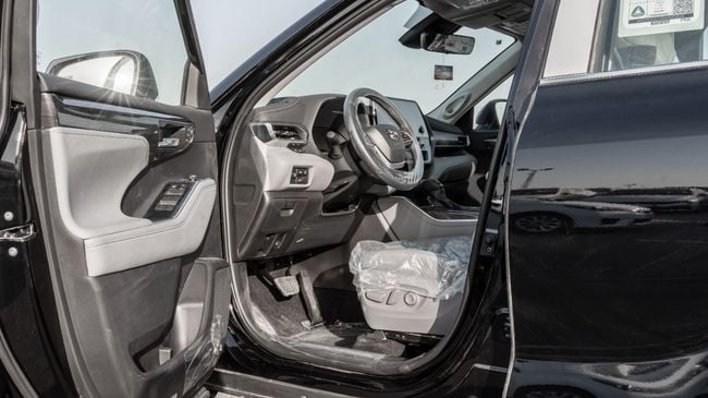 2026 Toyota Highlander Limited 2.5L 4-Cylinder Hybrid Petrol Engine Black Grey SUV GCC Specs