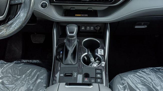2026 Toyota Highlander Limited 2.5L 4-Cylinder Hybrid Petrol Engine Black Grey SUV GCC Specs