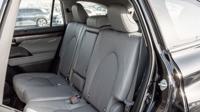 2026 Toyota Highlander Limited 2.5L 4-Cylinder Hybrid Petrol Engine Black Grey SUV GCC Specs