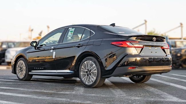 2025 Toyota Camry 2.5L 4-Cylinder Hybrid Petrol Engine Black Beige Sedan GCC Specs