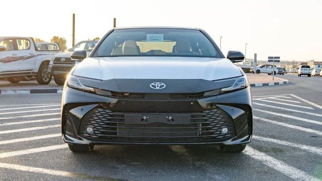 2025 Toyota Camry 2.5L 4-Cylinder Hybrid Petrol Engine Black Beige Sedan GCC Specs