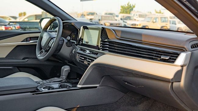 2025 Toyota Camry 2.5L 4-Cylinder Hybrid Petrol Engine Black Beige Sedan GCC Specs