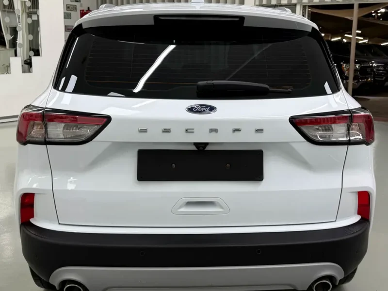 2022 Ford Escape SE 4 Cylinders Petrol Engine White Black SUV GCC Specs