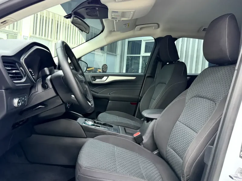 2022 Ford Escape SE 4 Cylinders Petrol Engine White Black SUV GCC Specs