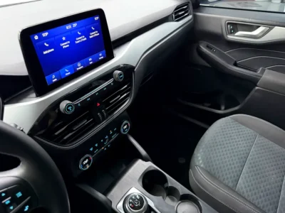 2022 Ford Escape SE 4 Cylinders Petrol Engine White Black SUV GCC Specs