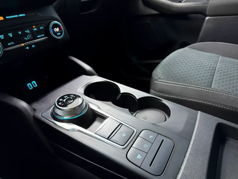 2022 Ford Escape SE 4 Cylinders Petrol Engine White Black SUV GCC Specs