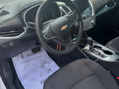 2019 Chevrolet Malibu 1.5L Turbocharged 4-cylinder Petrol Engine White Black Sedan