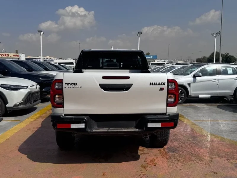 2026 Toyota Hilux ADVENTURE 4.0 L 6 Cylinders Petrol Engine White Black Pickup Truck GCC