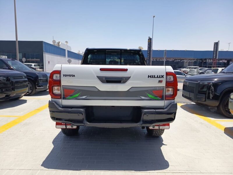 2025 Toyota Hilux GR SPORT 2.8 Litres V4 Diesel Engine White maroon Pickup Truck GCC