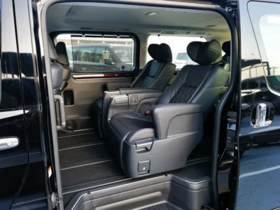 2025 Toyota Granvia 2.8 Litres 4-cylinder Diesel Engine Black Van RWD GCC Specs Automatic