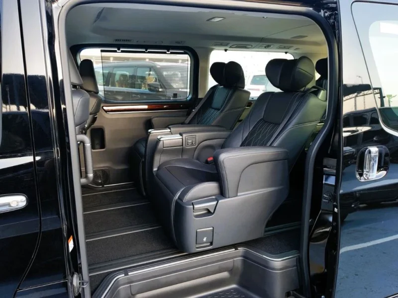 2025 Toyota Granvia 2.8 Litres 4-cylinder Diesel Engine Black Van RWD GCC Specs Automatic