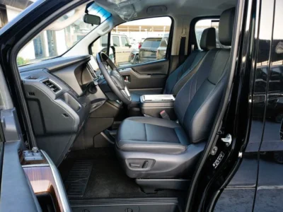 2025 Toyota Granvia 2.8 Litres 4-cylinder Diesel Engine Black Van RWD GCC Specs Automatic