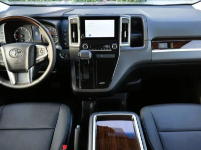 2025 Toyota Granvia 2.8 Litres 4-cylinder Diesel Engine Black Van RWD GCC Specs Automatic