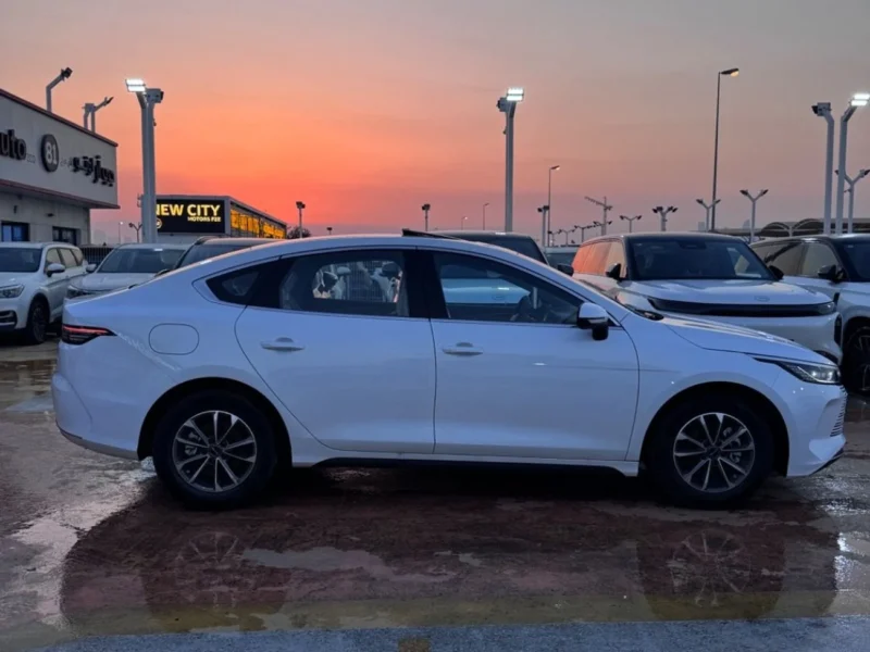 2025 BYD Destroyer 05 STD 1.5 L 4 Cylindes PHEV White Sedan Full Option Automatic