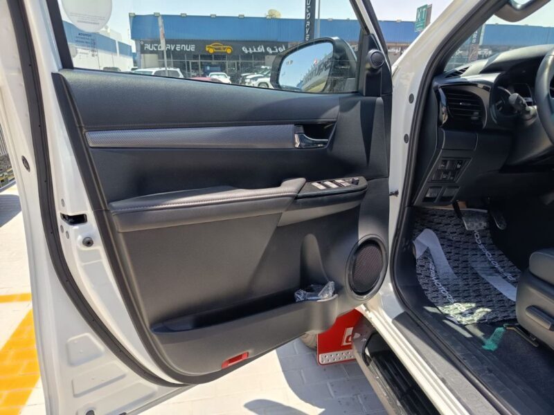 2025 Toyota Hilux GR SPORT 2.8 Litres V4 Diesel Engine White maroon Pickup Truck GCC