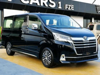 2025 Toyota Granvia 2.8 Litres 4-cylinder Diesel Engine Black Van RWD GCC Specs Automatic