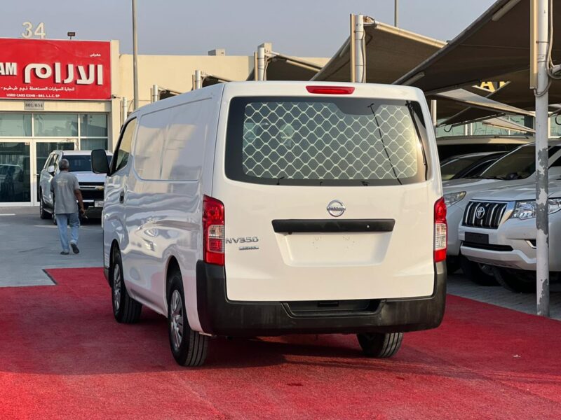 2021 Nissan Urvan 2.5 Litres 4 Cylinders Petrol Engine White Black Van GCC Specs MT