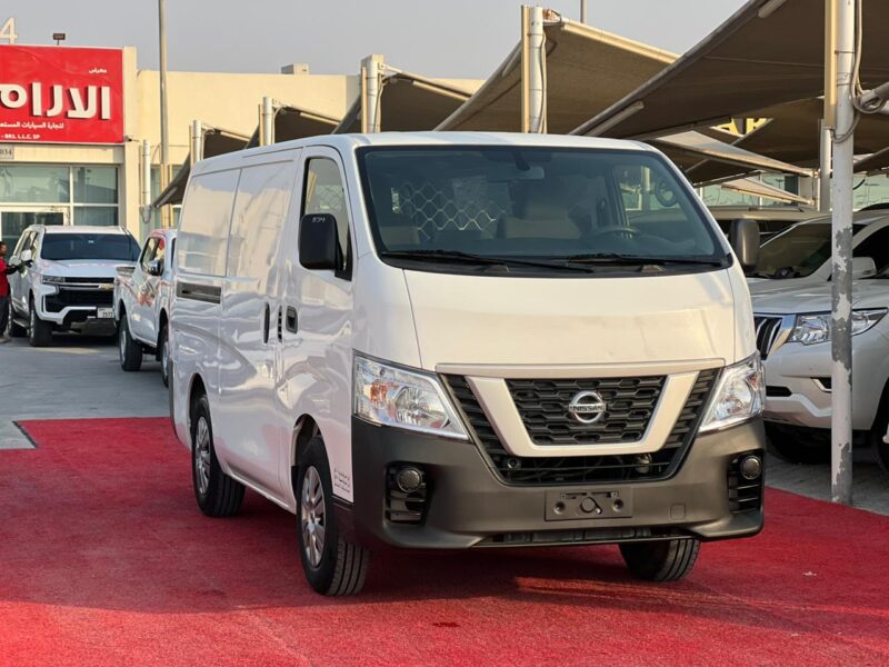 2021 Nissan Urvan 2.5 Litres 4 Cylinders Petrol Engine White Black Van GCC Specs MT