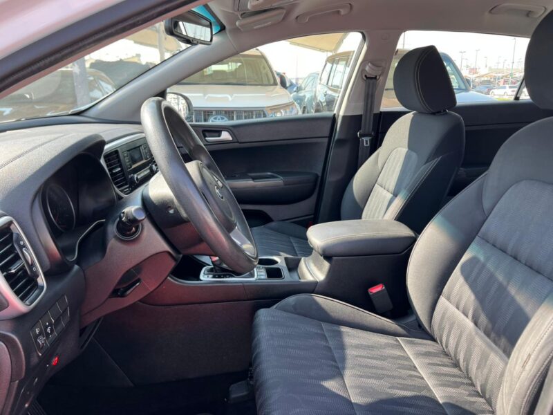 2020 Kia Sportage 2.4 Litres 4 Cylinders Petrol Engine White Black SUV GCC Specs