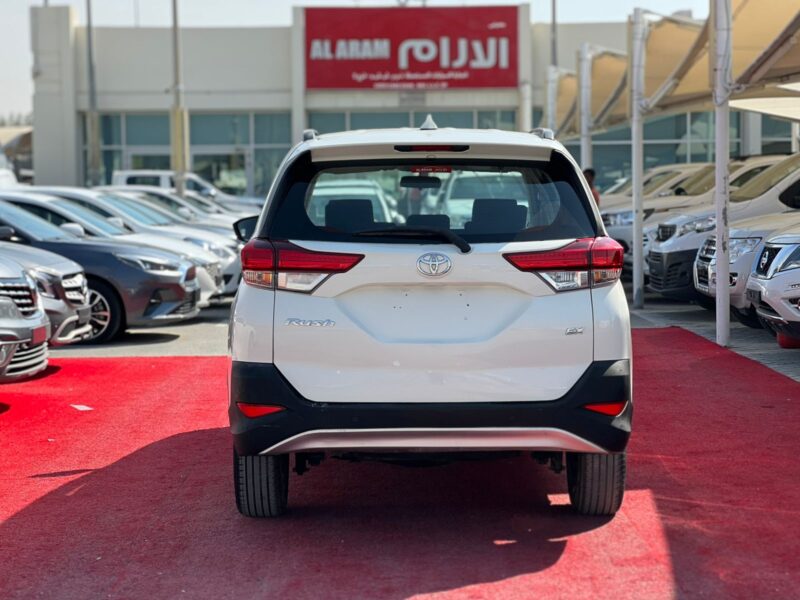 2023 Toyota Rush 1.5-liter 4-cylinder Petrol Engine White Black SUV GCC Specs Automatic