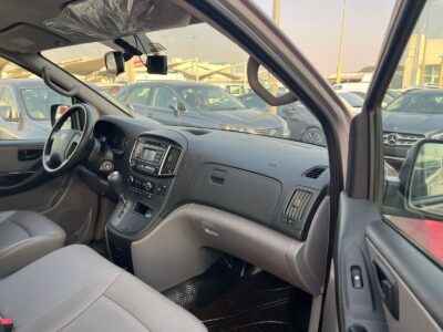 2019 Hyundai H1 12 Seaters 2.5 Litres 4 Cylinder Diesel Engine Grey Van Korean Specs