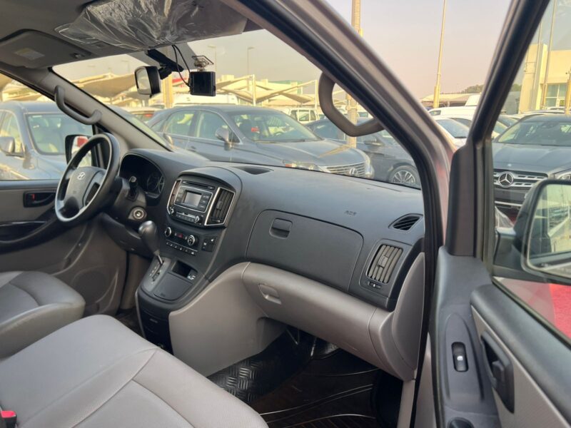 2019 Hyundai H1 12 Seaters 2.5 Litres 4 Cylinder Diesel Engine Grey Van Korean Specs