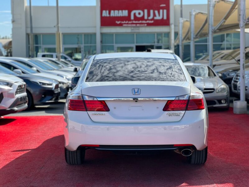 2015 Honda Accord I-VTEC 2.4 Litres V4 Petrol Engine White Black Sedan Korean Specs
