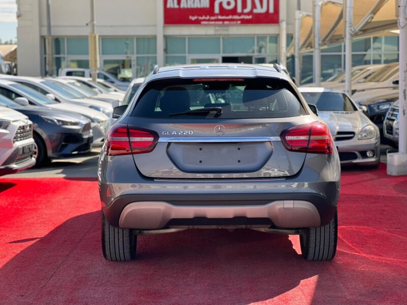 2018 Mercedes-Benz GLA220 2.0 Litres V4 Petrol Engine Grey Black SUV Korean Specs