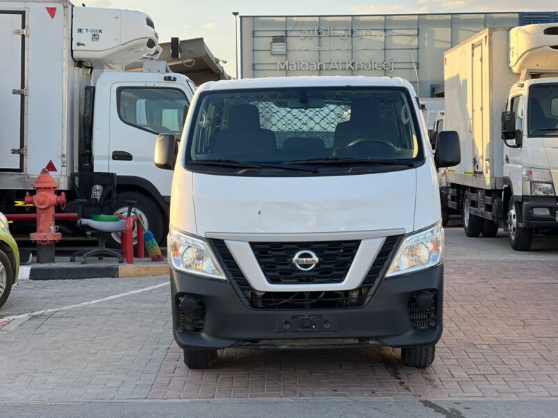 2022 Nissan Urvan 2.5 Litres 4 Cylinders Petrol Engine White Black Van GCC Specs