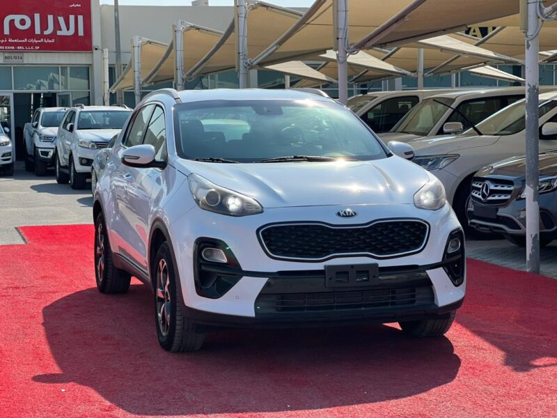 2020 Kia Sportage 2.4 Litres 4 Cylinders Petrol Engine White Black SUV GCC Specs