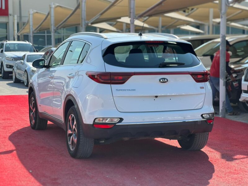 2020 Kia Sportage 2.4 Litres 4 Cylinders Petrol Engine White Black SUV GCC Specs