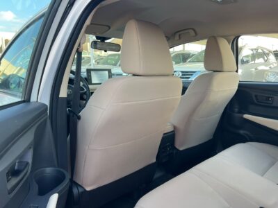 2023 Toyota Yaris 1.5 Litres V4 Petrol Engine White Beige Sedan GCC Specs Automatic