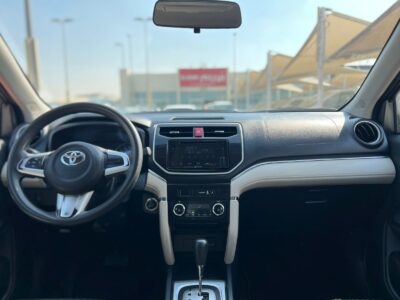 2023 Toyota Rush 1.5-liter 4-cylinder Petrol Engine White Black SUV GCC Specs Automatic