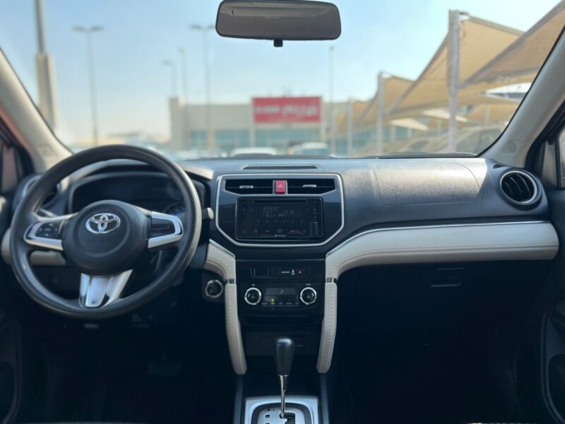 2023 Toyota Rush 1.5-liter 4-cylinder Petrol Engine White Black SUV GCC Specs Automatic