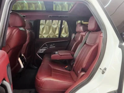 2022 Land Rover Range Rover HSE P530 4.4 Litres 8 Cylinders Petrol Engine White Maroon SUV GCC