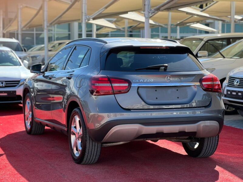 2018 Mercedes-Benz GLA220 2.0 Litres V4 Petrol Engine Grey Black SUV Korean Specs